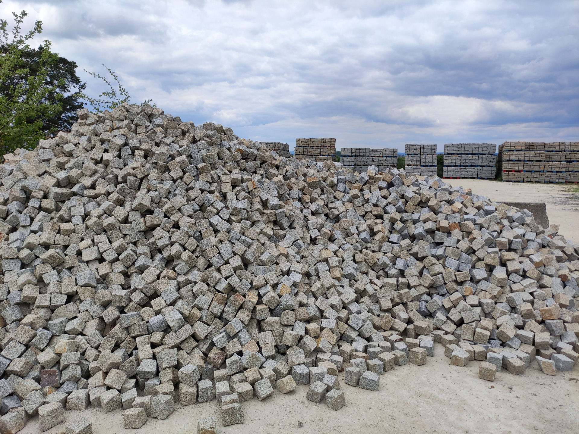 žulová dlažební kostka 8/11 cm